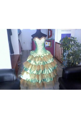 vestido de xv años verde oro