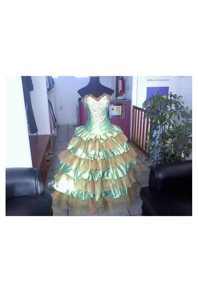 vestido de xv años verde oro