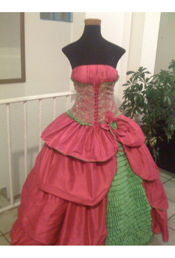 vestido de XV años verde y rosa mexicano